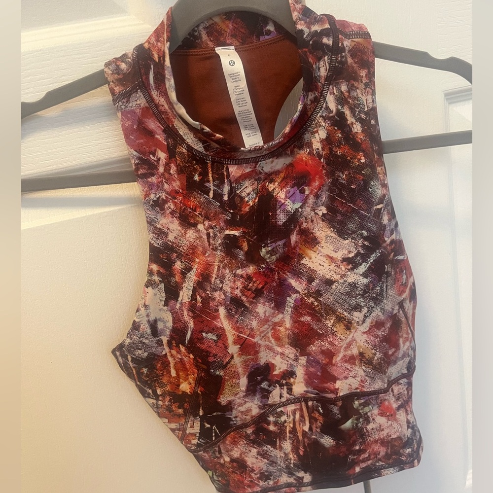Brand New Lululemon Cropped Tank size 8